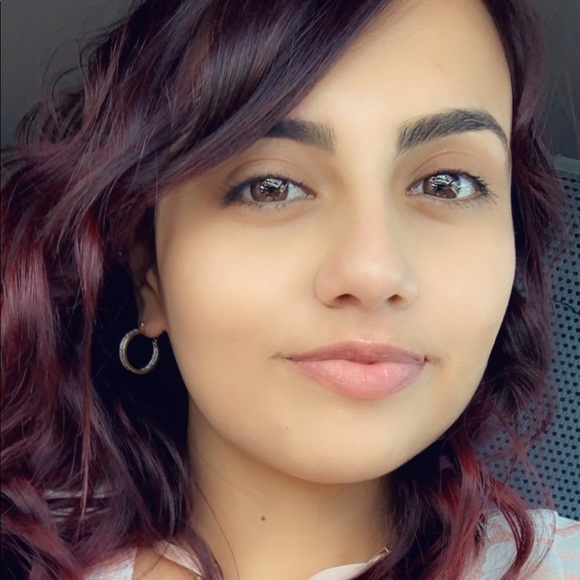 Profile Picture of Savannah Outland (@soutland_24) on Poshmark