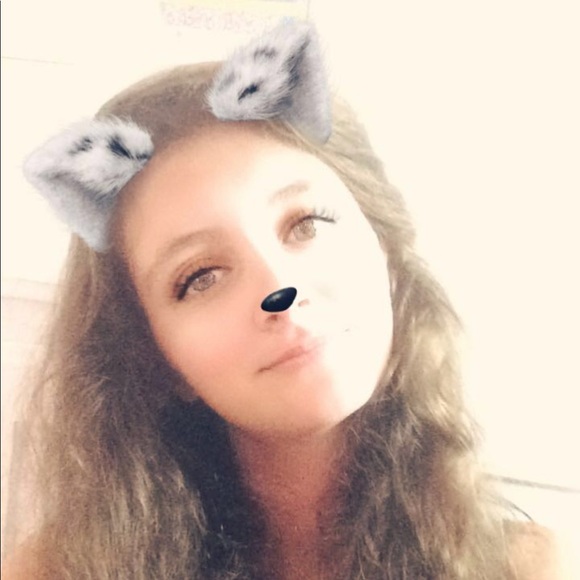Profile Picture of Cassandra Matthews (@cmatt112) on Poshmark