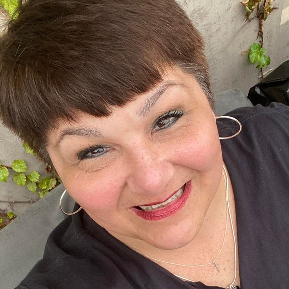 Profile Picture of Josette Taylor (@josette_taylor) on Poshmark