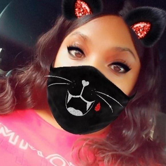Profile Picture of Danielle Hepburn (@daniellehepb109) on Poshmark