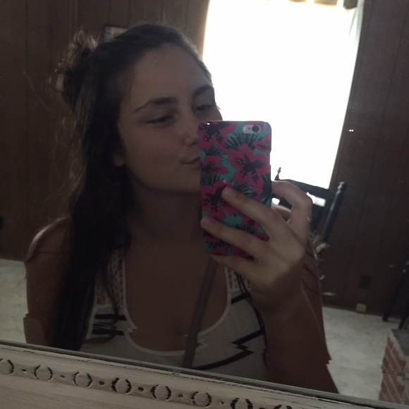 Profile Picture of Kyleigh Harris (@kyleighh_ann) on Poshmark