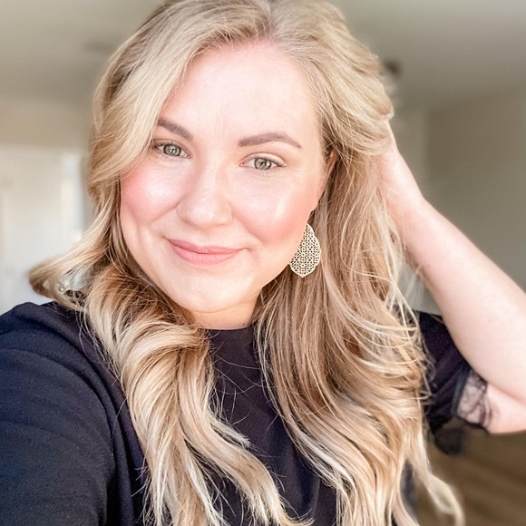 Profile Picture of Britney Vincent (@bvincent4) on Poshmark