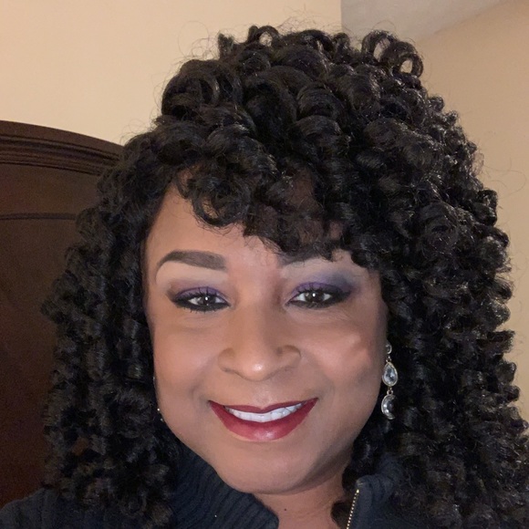 Profile Picture of Myra Lowery (@ometrius2017) on Poshmark