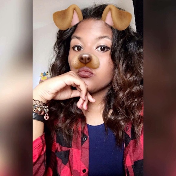 Profile Picture of Eli Andrade (@eliace) on Poshmark