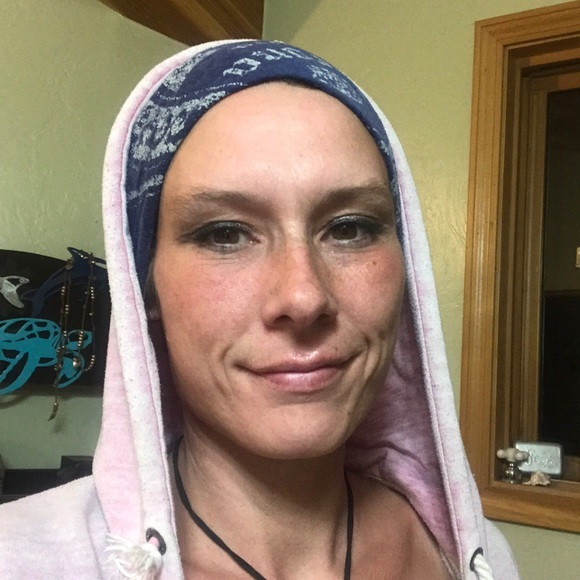 Profile Picture of Jessica Hinkley (@jessihk) on Poshmark