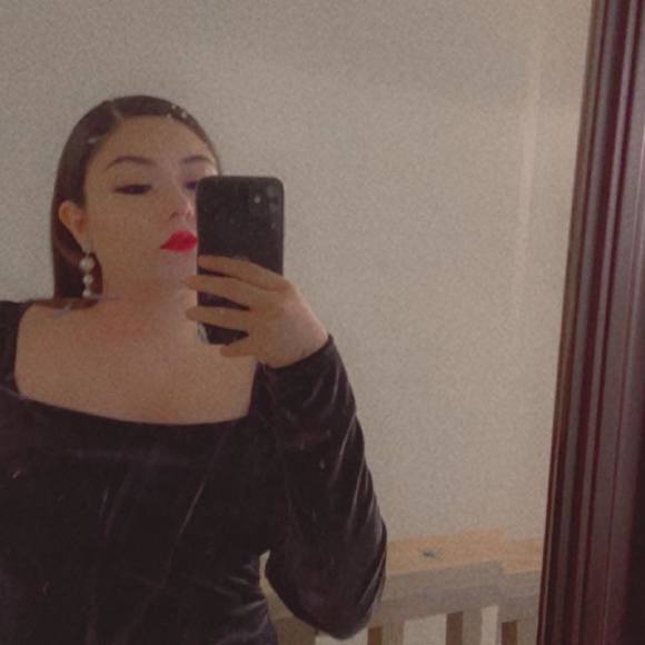Profile Picture of Paulina Angulo (@paulinaa1) on Poshmark