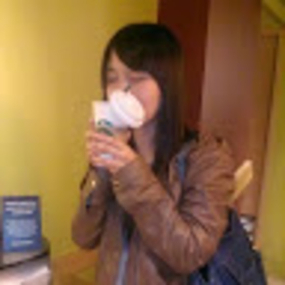 Profile Picture of Yvette Lin (@yvettelin1994) on Poshmark