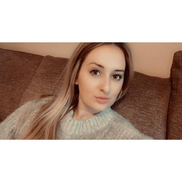 Profile Picture of Katelyn Hammerstone (@k_hammerstone) on Poshmark