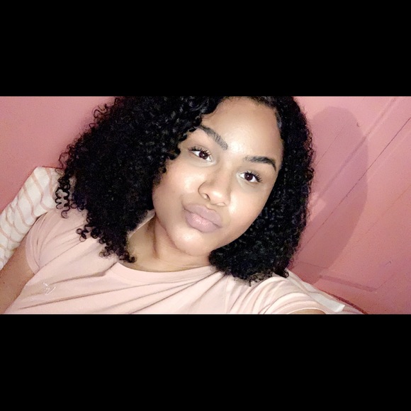 Profile Picture of Stephanie Lorenz (@stephanielorenz) on Poshmark