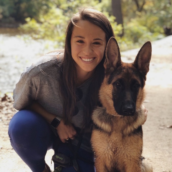 Profile Picture of Gabrielle Wagner (@gabeewagner) on Poshmark