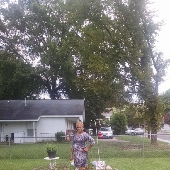 Profile Picture of Pamela Ash (@pamela_ash) on Poshmark