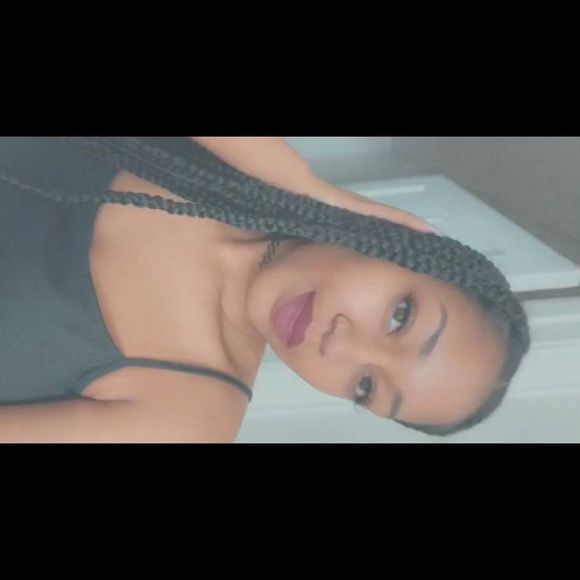 Profile Picture of Metrica Rattigan (@metricaaa) on Poshmark