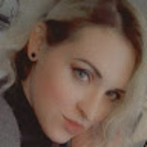 Profile Picture of Amelia Tarling (@hausofamelia) on Poshmark