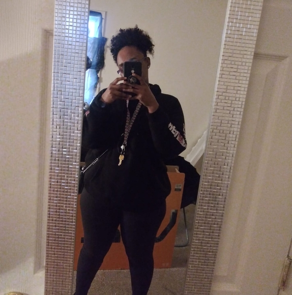 Profile Picture of Marline Lonon (@marlinelonon) on Poshmark