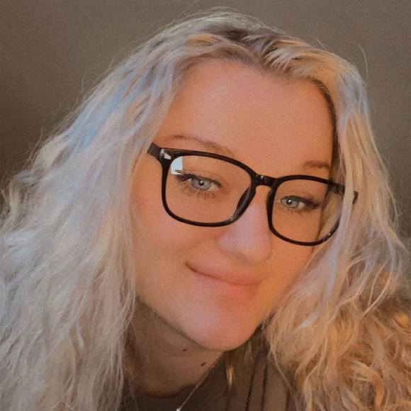 Profile Picture of Maddie Brockhouse (@maddie3930) on Poshmark