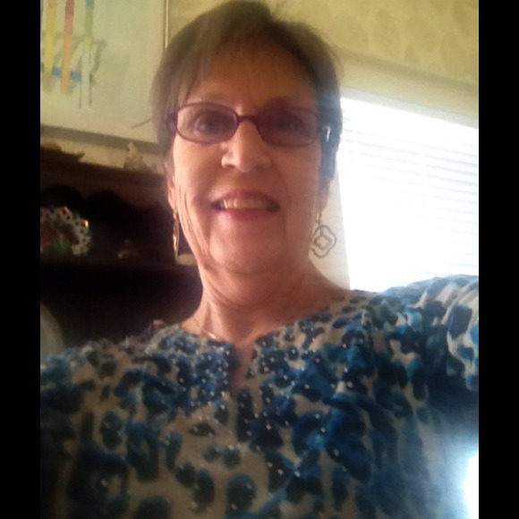 Profile Picture of Diane Eaves (@dianeteaves) on Poshmark