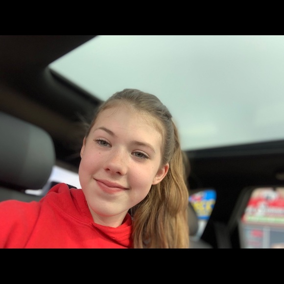 Profile Picture of Emma Osmond (@eo_15) on Poshmark