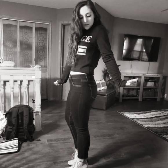 Profile Picture of Katelyn Omtvedt (@katelynomtvedt) on Poshmark