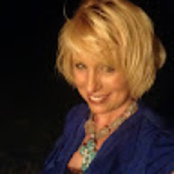 Profile Picture of Paragiggles521 (@judgekuhlmann) on Poshmark
