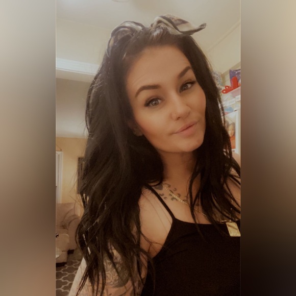 Profile Picture of Bianca Genovesi (@bianca_genovesi) on Poshmark