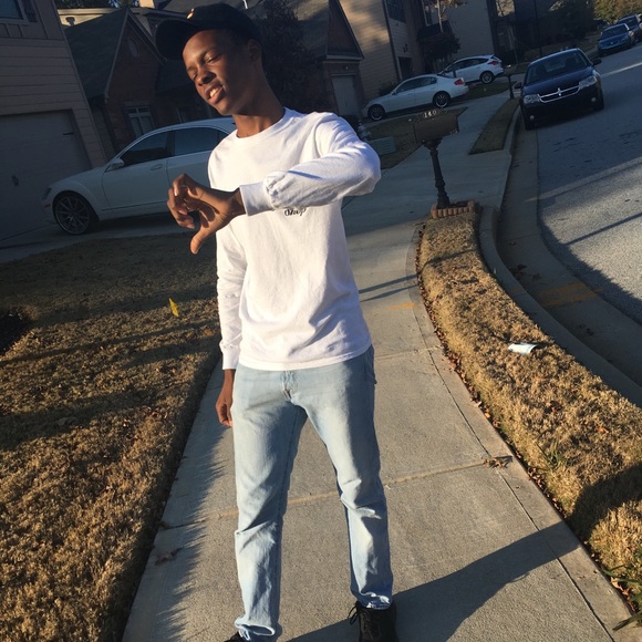 Profile Picture of Isaiah Dixon (@saiizaii) on Poshmark