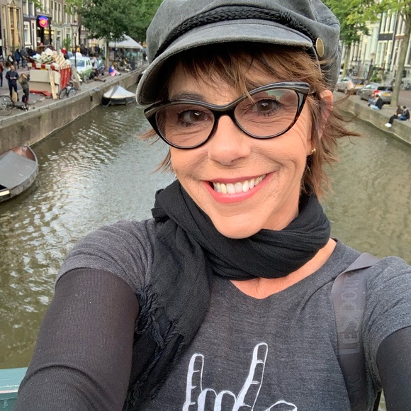 Profile Picture of Cindy Ladd (@cindyladd) on Poshmark