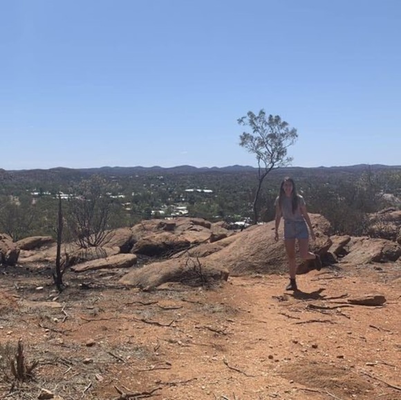 Profile Picture of Lisa Harford (@lisaharford) on Poshmark