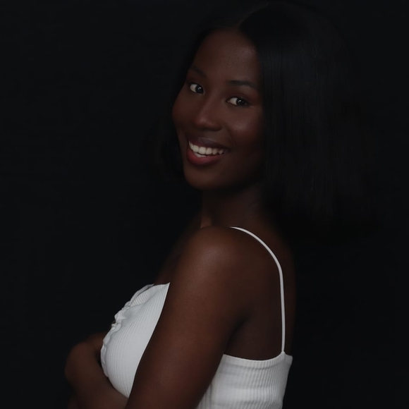 Profile Picture of Yvy Walda (@wabayo) on Poshmark