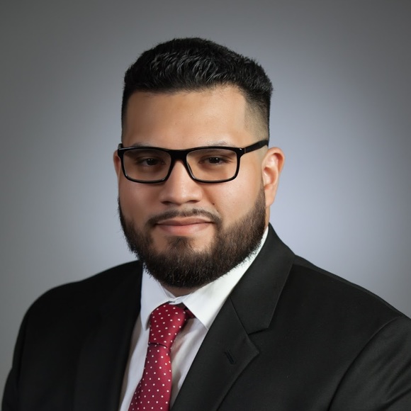 Profile Picture of David Farias (@david_farias) on Poshmark