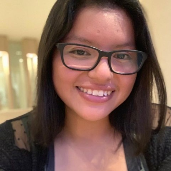 Profile Picture of Nadine Cypress (@nadcyp) on Poshmark