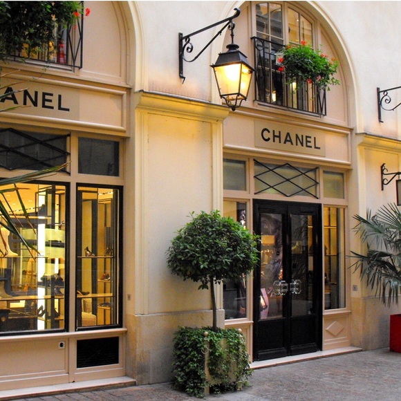 Profile Picture of Satchel Topo (@luxe_limited) on Poshmark