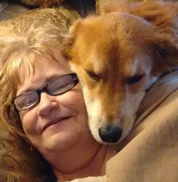 Profile Picture of Cindy Hommert (@chommert) on Poshmark