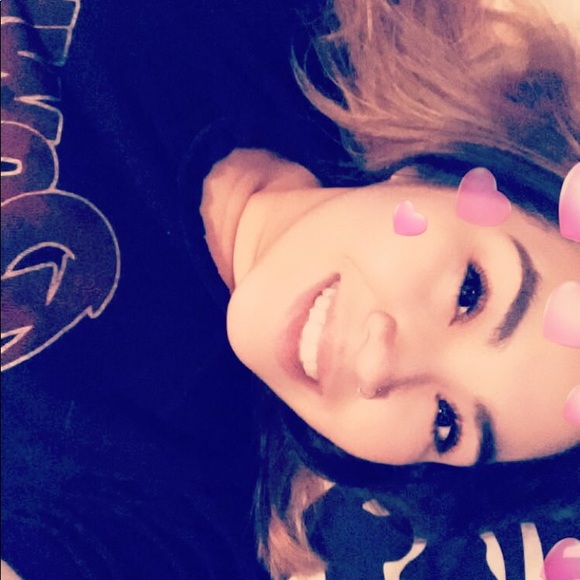 Profile Picture of Sam Arroyo (@sammy_lee13) on Poshmark