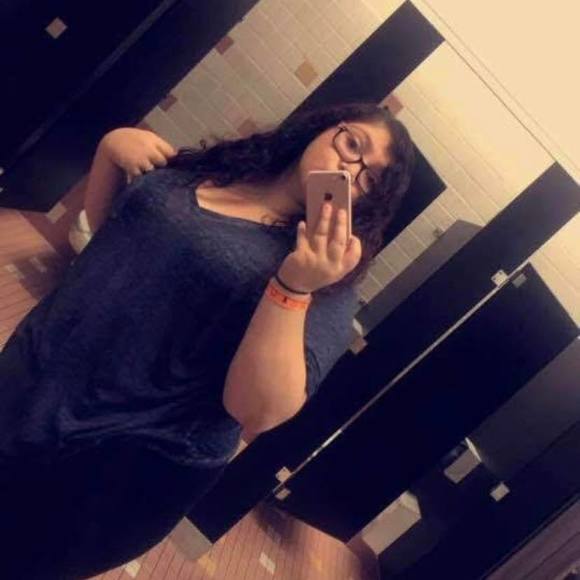 Profile Picture of Brianna Perlsweig (@ilysm45) on Poshmark