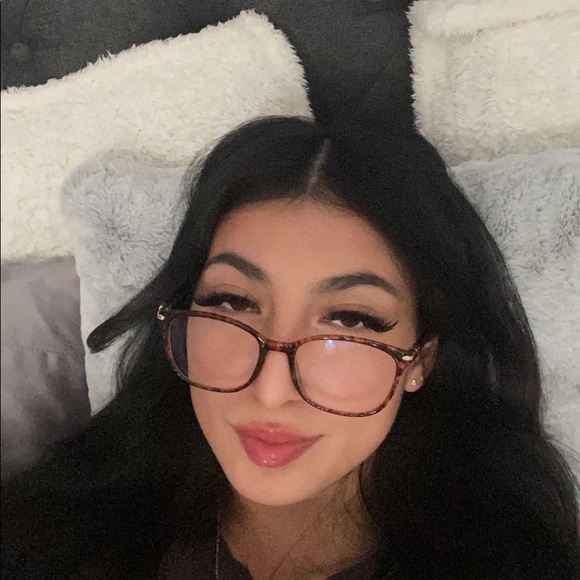 Profile Picture of Brianna Carrera (@bcarrera20) on Poshmark