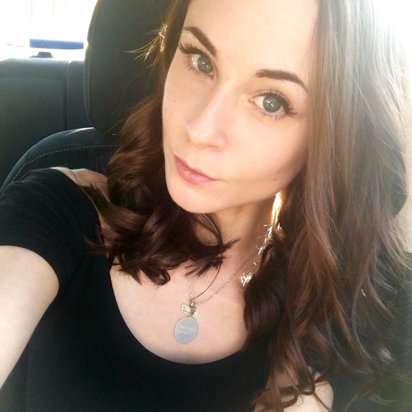 Profile Picture of Heather Pilling (@hpilling) on Poshmark