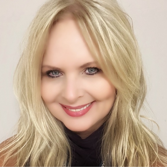 Profile Picture of Tina Grimmett (@tgrimmett0803) on Poshmark