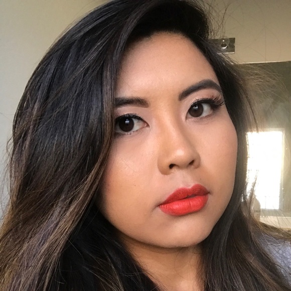 Profile Picture of Lilly Buasi (@lbuasi) on Poshmark