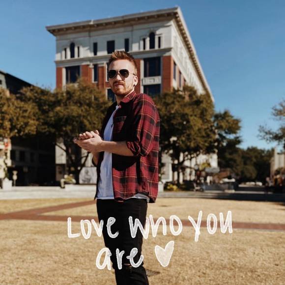 Profile Picture of Travis Cheek (@travis839) on Poshmark