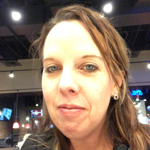 Profile Picture of Jodi Mousel (@jmousel) on Poshmark