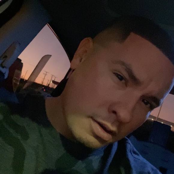 Profile Picture of Robert Cardoza (@robertcar925) on Poshmark