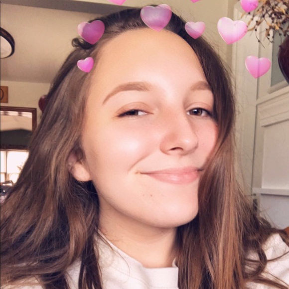 Profile Picture of Mollie Hamaday (@molliehamaday) on Poshmark