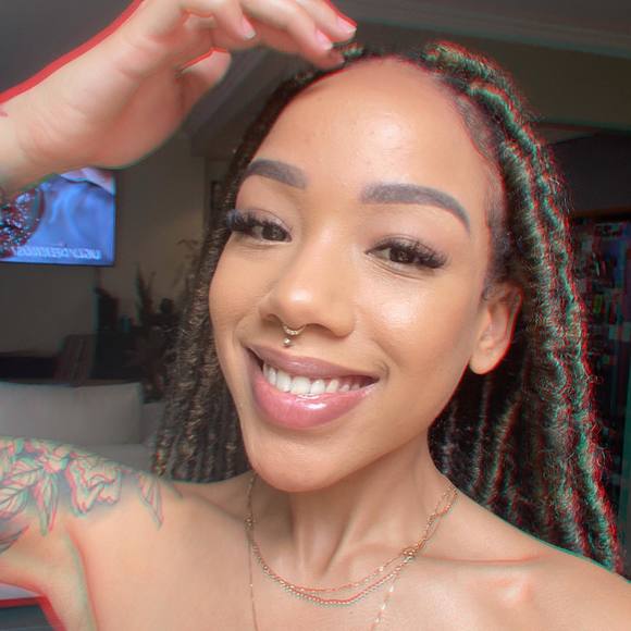 Profile Picture of Marcelle Marcelle (@gibsonmarcelle) on Poshmark