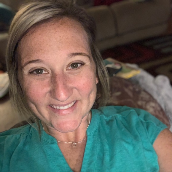 Profile Picture of Amanda Capitell (@acapitell) on Poshmark