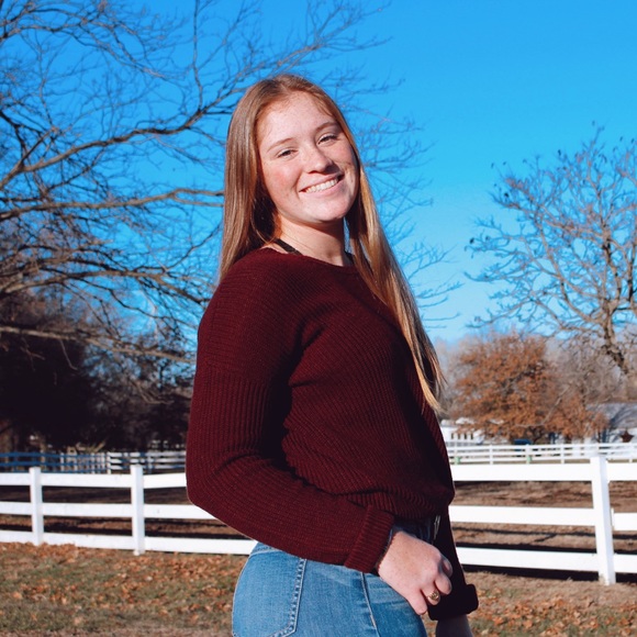 Profile Picture of Alexis Enslinger (@enslinger11) on Poshmark