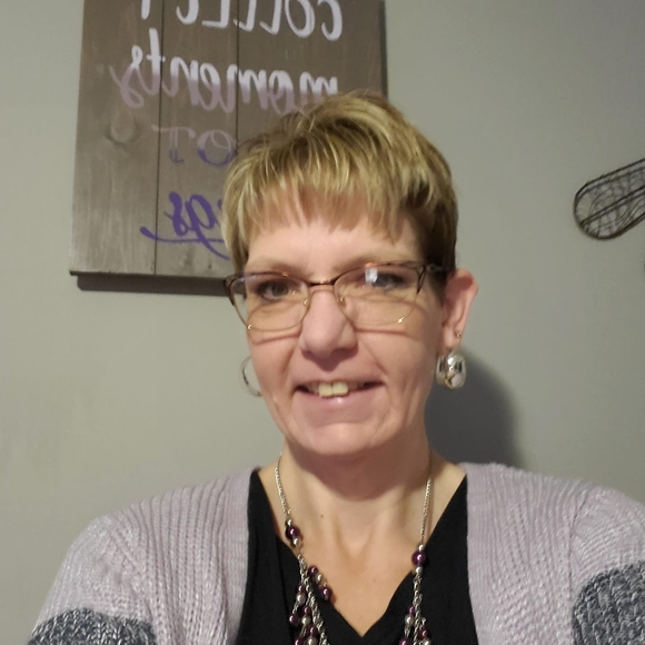 Terri Wixson - Poshmark Profile Picture of Terri Wixson (@tlwixson) on Poshmark