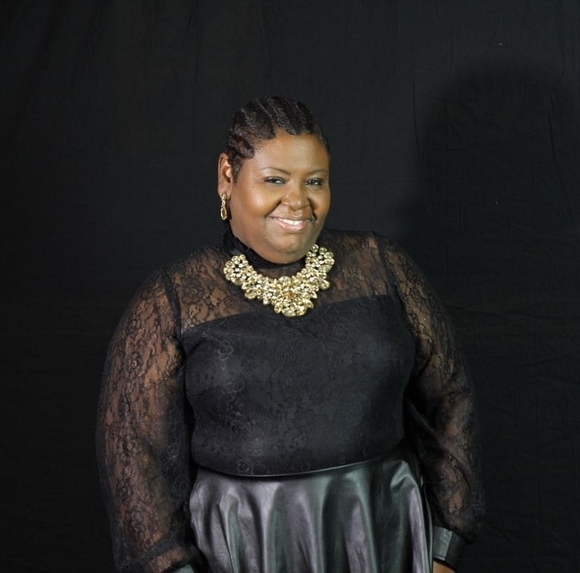 Profile Picture of Sunsearay Washington (@shaywashington) on Poshmark