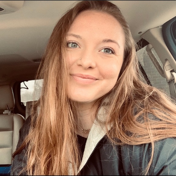 Profile Picture of Alyssa Kwiatek (@kwiatek28) on Poshmark