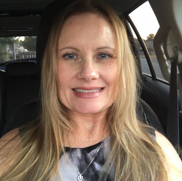 Profile Picture of Teri Hansbury (@teri_h_williams) on Poshmark