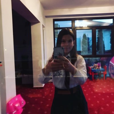 Profile Picture of Alexandra Manea (@AlexandraMane10) on Twitter
